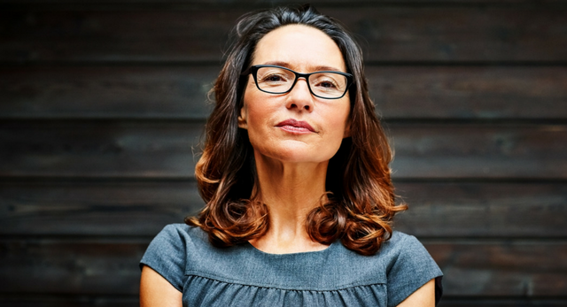 Une femme confiante